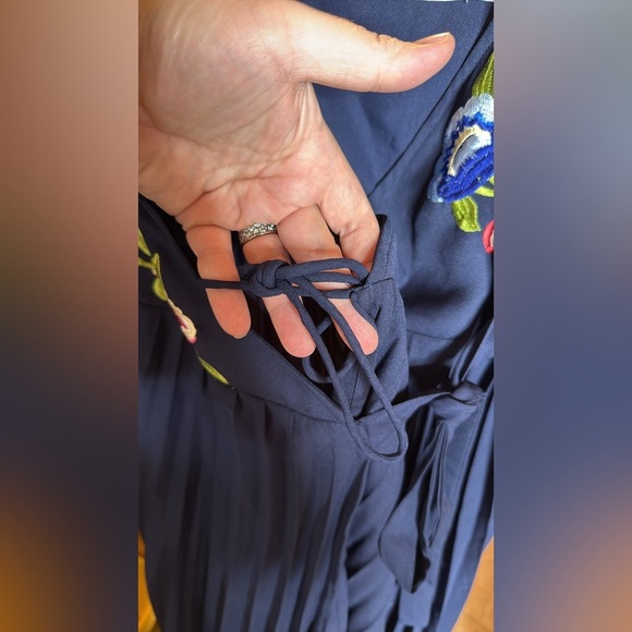 NWOT ASOS Navy Blue Floral Embroidered Pleated Wrap Dress Size 4P - Picture 12 of 13